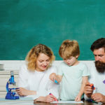 輔導子女做功課,父母有責